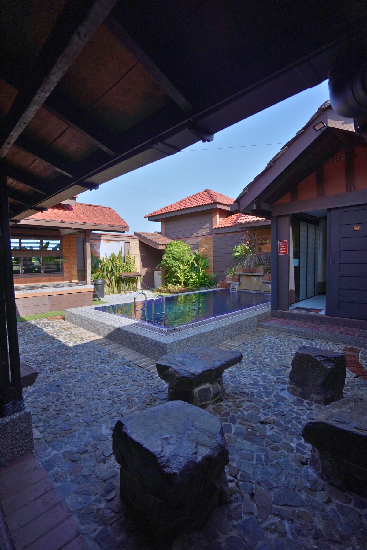 Villa Amanda private pool courtyard