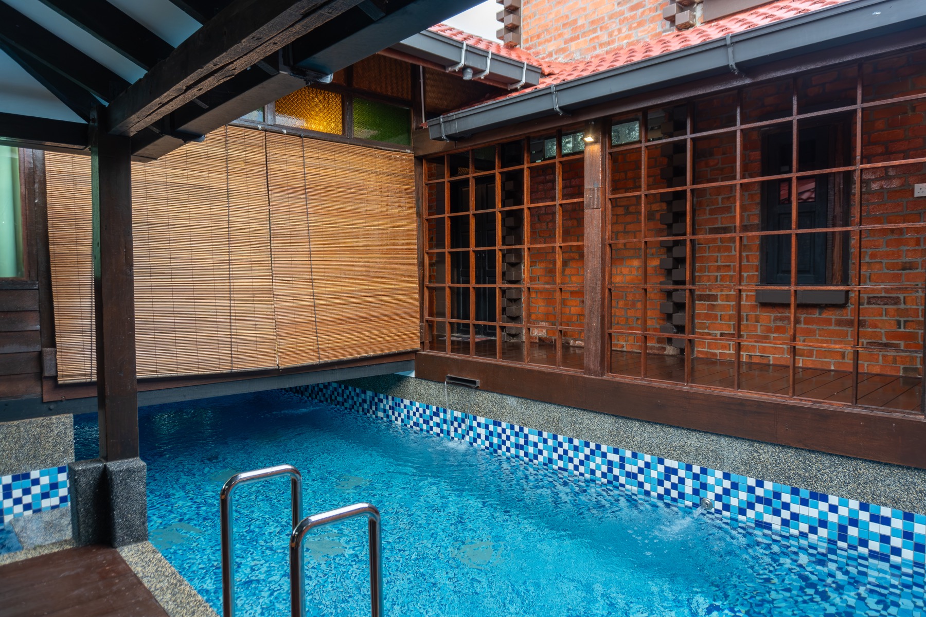 Villa Geyna private pool with brick and timber courtyard